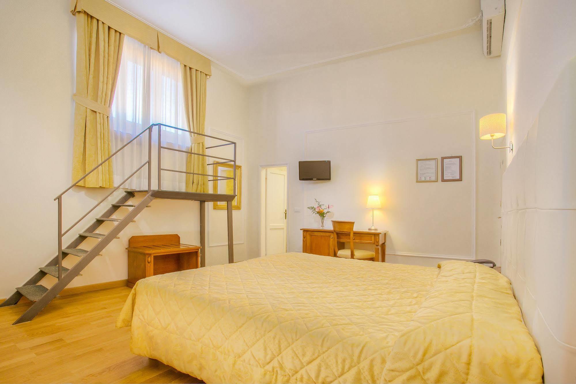 Hotel Bretagna Heritage - Alfieri Collezione فلورنس المظهر الخارجي الصورة